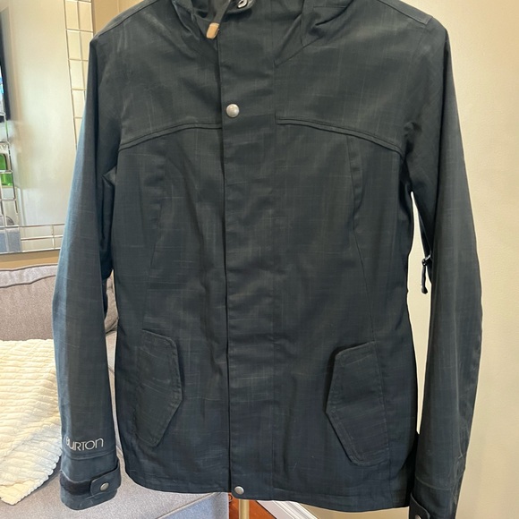 Burton winter coat. Thin shell but very warm. - Picture 4 of 4